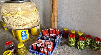 Kış hazırlıkları başladı turşu ve biberler kilerlerde yerini aldı