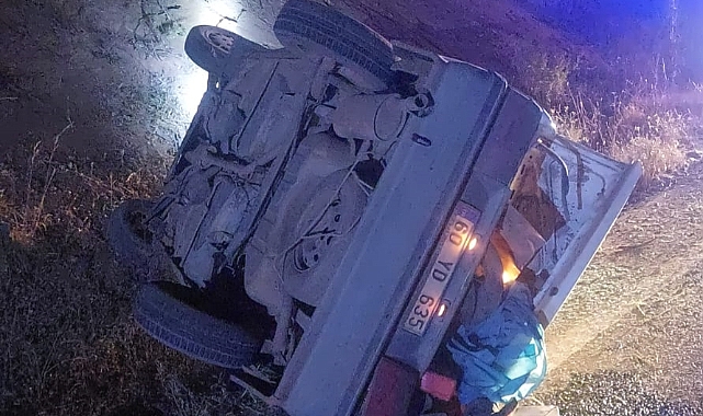 Yeşilyurt'ta devrilen otomobildeki 3 kişi yaralandı