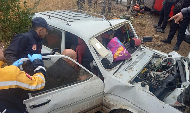 Yoldan çıkan araç kaza yaptı iki kişi yaralandı