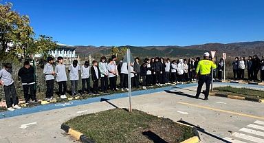 Almus'ta öğrencilere trafik eğitimi verildi