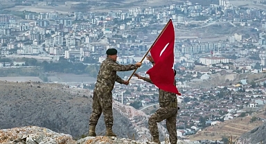 Polis tarafından hazırlanan Cumhuriyet Bayramı klipi izleyenleri duygulandırdı
