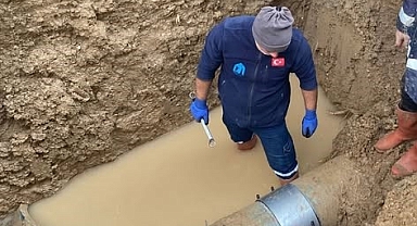 Merzifon’un eskiyen içme suyu hattı patlak verdi: Bir ayda 107 su arızası yaşandı