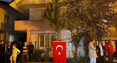 Sakaryalı şehidin baba ocağına Türk bayrağı asıldı