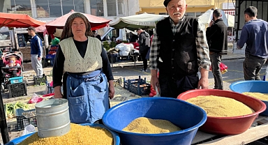 Yozgat'ta 70'lik çift 40 yıldır omuz omuza pazarcılık yapıyor