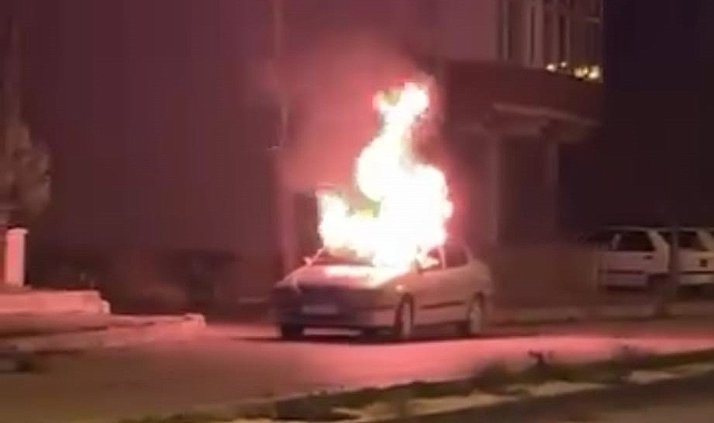 Amasya’da seyir halindeki otomobil alevlere teslim oldu