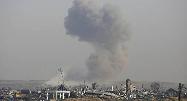 İsrail ordusu, Gazze'nin güneyini topçu ve helikopter ateşiyle vurdu