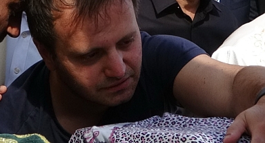 Kaza süsü vererek eşini ve çocuğunu öldüren doktor, cezaevinde intihar etti