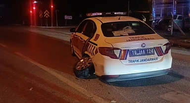 Kırmızı ışıkta zincirleme kaza: 2 jandarma personeli yaralandı