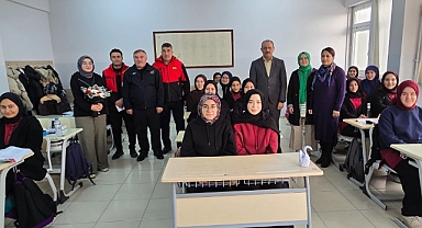 Sorgun Belediyesi İtfaiyesi, kendilerine mektup yazan Belinay’a okulunda sürpriz yaptı