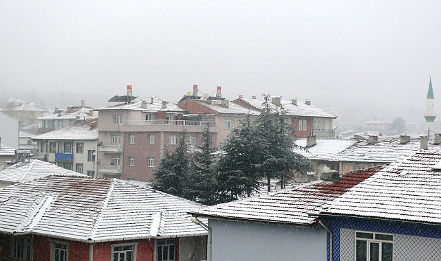Tokat'ın Yeşilyurt ilçesinde kar yağışı etkili oluyor
