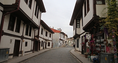 Zamana direnen tarihi Zile Evleri turizme kazandırılıyor