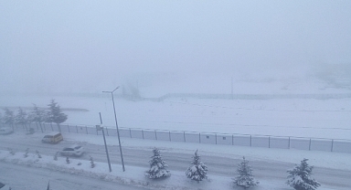 Beyaza bürünen Yeşilyurt ilçesi havadan görüntülendi