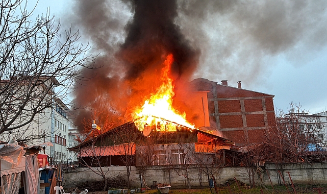 Erbaa'da iki katlı evde yangın 