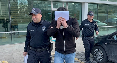 Eşi terk edince, kayınpederinin evini ateşe verdi