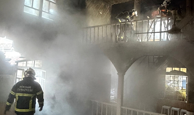 Niksar'da camide çıkan yangın hasara neden oldu