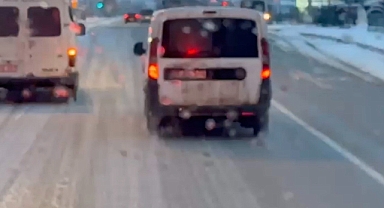 Saniyelerle yarışan itfaiyeye aracına yol vermedi