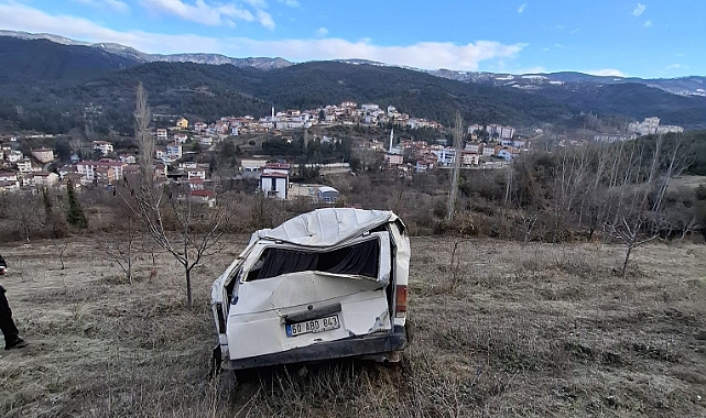 Şarampole devrilen minibüs hurda yığınına döndü: 1 yaralı
