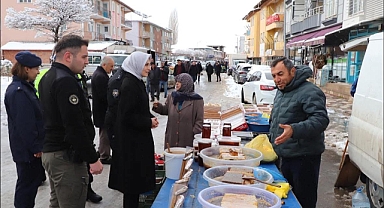 Sulusaray Kaymakamı Safiye Orhan, pazar yerini ziyaret etti