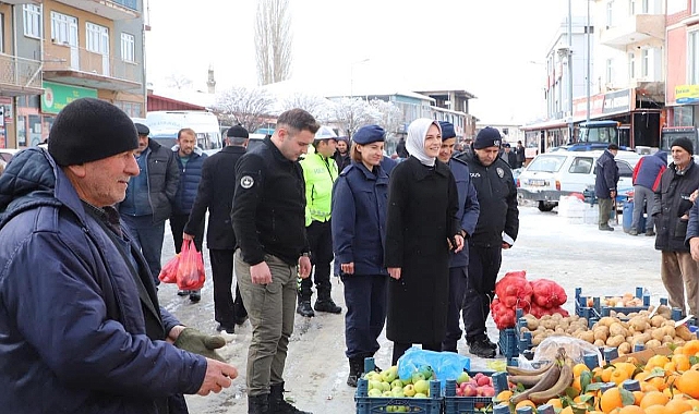 Sulusaray Kaymakamı Safiye Orhan, pazar yerini ziyaret etti