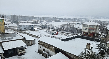 Tokat'ın ilçelerinde kar yağışı etkili oluyor