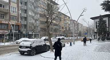 Tokat'ta kar yağışı etkili oluyor