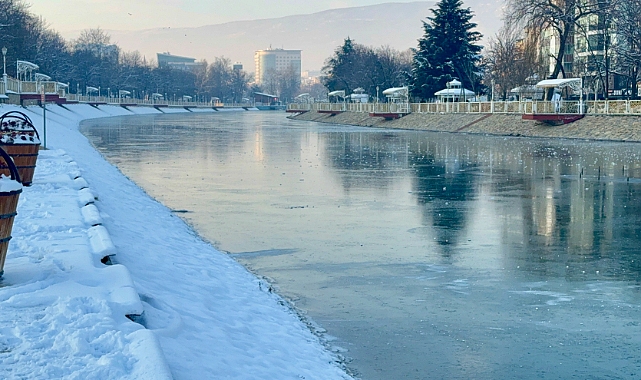 Tokat'ta son yüzyılın en sert ocak ayı yaşandı: Yeşilırmak'ın yüzeyi dondu