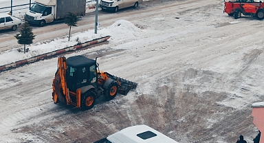 Yeşilyurt'ta karla mücadele çalışmaları sürüyor 