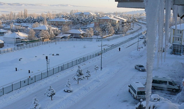 Yeşilyurt'ta soğuk hava etkili oldu