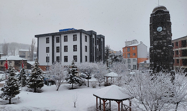 Başçiftlik ilçesinde kar yağışı etkisini sürdürüyor