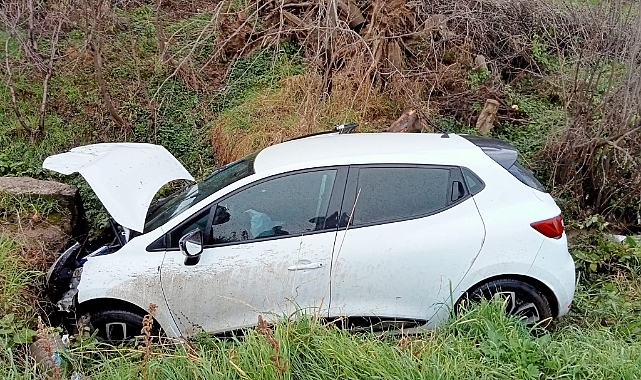 Erbaa'da menfeze düşen otomobildeki anne ve kızı yaralandı