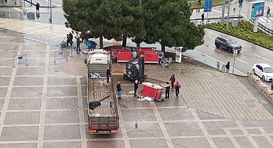 Meydanda korkutan iş kazası: Tırdan indirilen havalandırma ünitesi devrildi