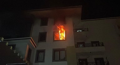 Tartıştığı annesine kızıp daireyi ateşe verdi: 10 kişi dumandan etkilendi