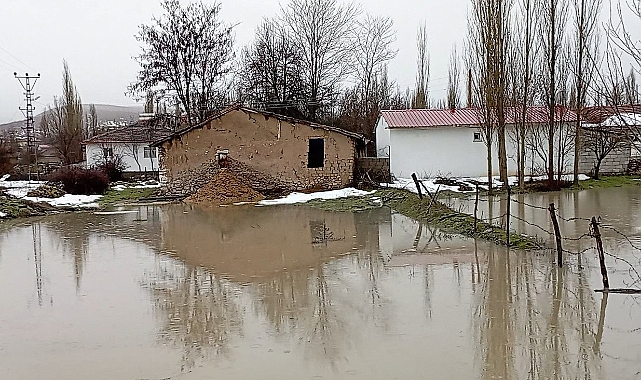 Tokat'ta Çekerek Irmağı taştı, tarım arazileri sular altında kaldı