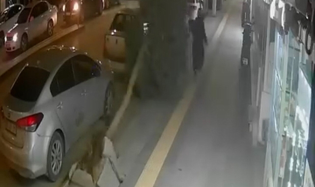 Tokat'ta fırtına ağacı devirdi, vatandaş saniyelerle kurtuldu