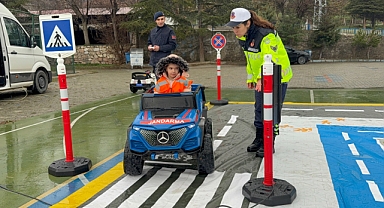 Tokat'ta jandarmadan köy okullarında trafik eğitimi