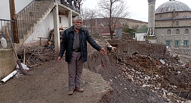 Yeşilyurt'ta aşırı yağış mahallede hasara yol açtı