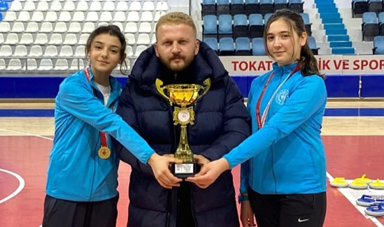 Başçiftlik Ortaokulu öğrencileri floor curlingde il birincisi oldu