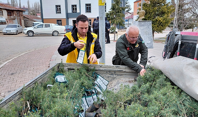 Başçiftlik'te öğrencilere fidan dağıtımı yapıldı
