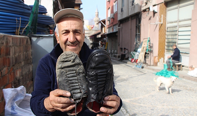 Ermeni asıllı usta 50 yıldır iğne, iplikle tamir yapıyor: 