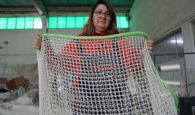 Karadeniz somonunun koruyucu ağlarına kadın eli