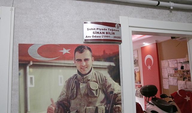 Şehit annesi oğlunun anısını odasında yaşatıyor