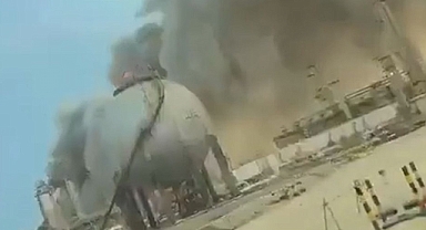 Suudi Arabistan'daki Ras Tanura’daki Suudi Aramco tesislerinde İHA saldırısı sonrası yangın çıktı