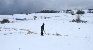 Tokat-Sivas kara yolunda kar yağışı etkili oluyor