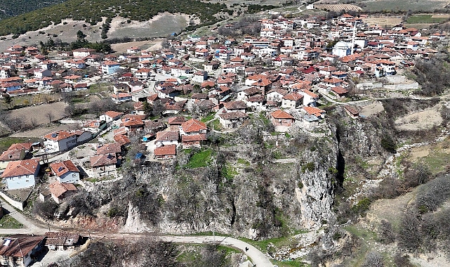 Tokat'ta 5,6 büyüklüğündeki depremin merkezi Pınarbeyli havadan görüntülendi