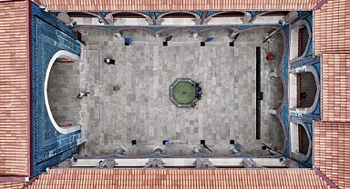 Tokat'ta üniversite öğrencileri tarihi mekanlarda ders işliyor