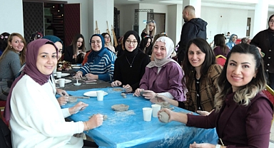 Tokatlı kadınlar kil atöyesine girip hünerlerini sergiledi