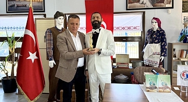 Akif Manaf’a büyük mübadele derneği’nden evrensel kardeşlik ve barış ödülü