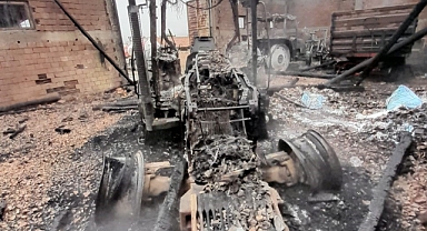 Amasya'da depo yangını: 3 traktör, 1 otomobil ve tarım aletleri zarar gördü