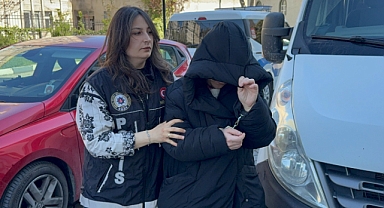 Evde uyuşturucuyla yakalanan kadın gözaltına alındı