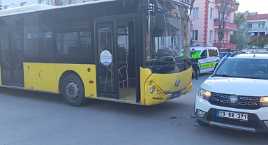 Halk otobüsü ile otomobil çarpıştı: 4 yaralı